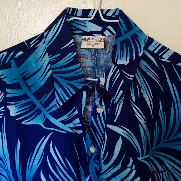 Unisex Size Small Hawaiian Shirt - Never Worn - Picture 2 of 3